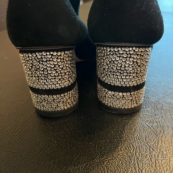 Stuart Weitzman NWT  size 6.5 black suede pull on booties. Perfect heel - Picture 7 of 8